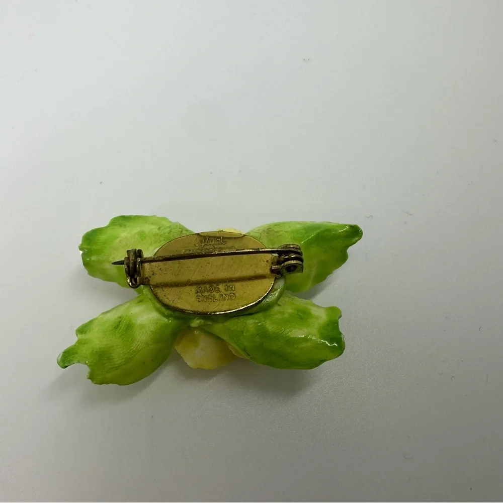 Vintage Staffordshire China Flower Made in England Brooch Pin - Picture 4 of 8